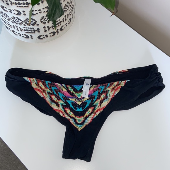 Bikini village halter style bikini (top and bottom) - Picture 4 of 5